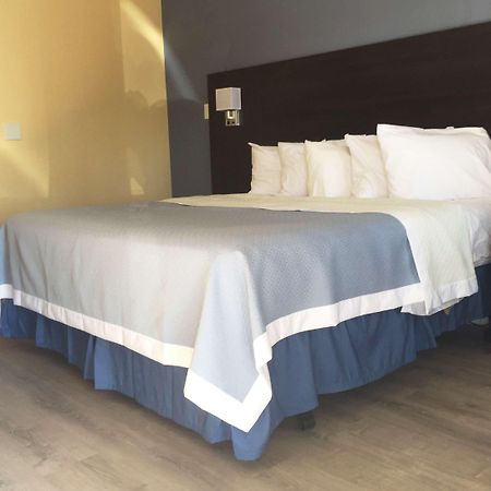 Days Inn By Wyndham Airport - Phoenix Extérieur photo