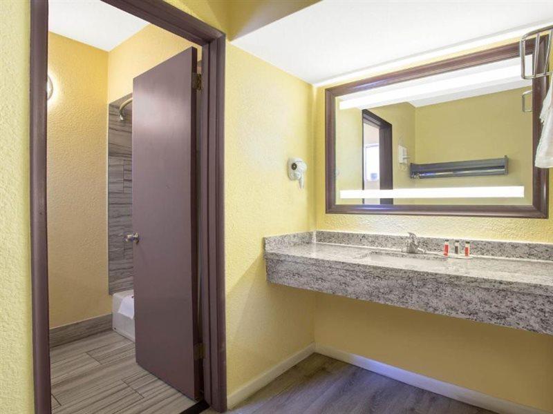 Days Inn By Wyndham Airport - Phoenix Extérieur photo