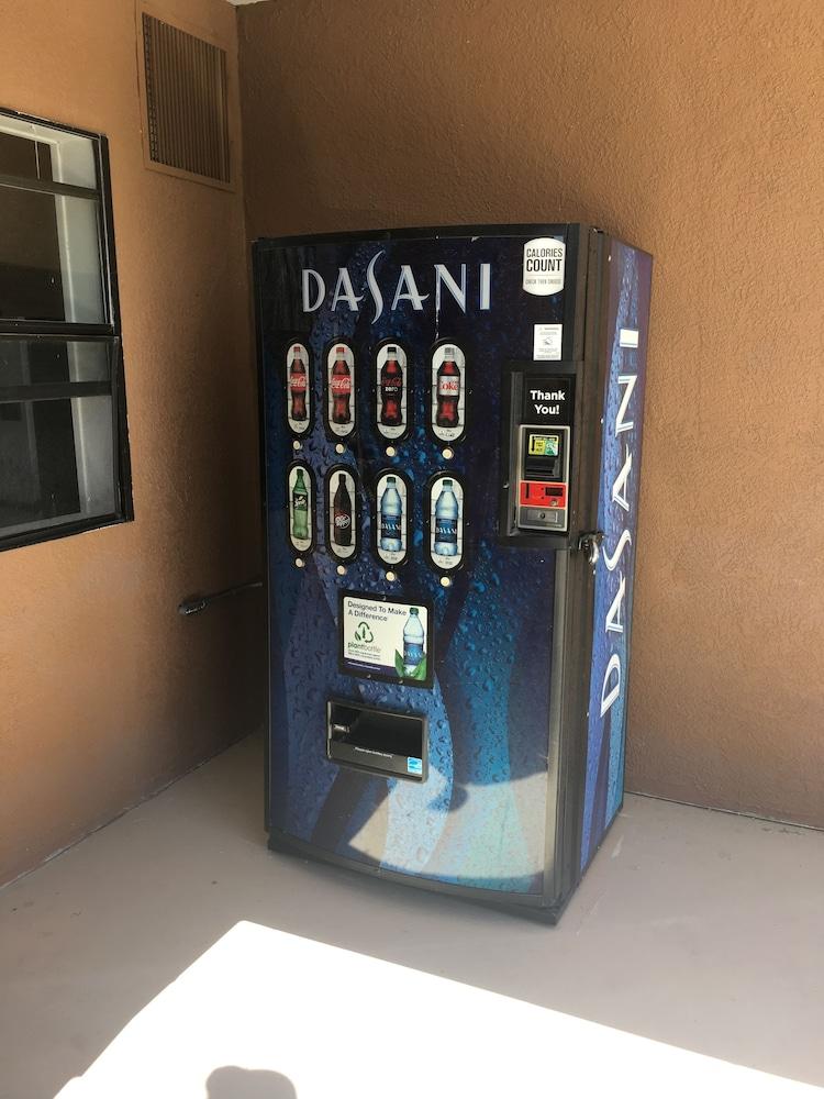 Days Inn By Wyndham Airport - Phoenix Extérieur photo