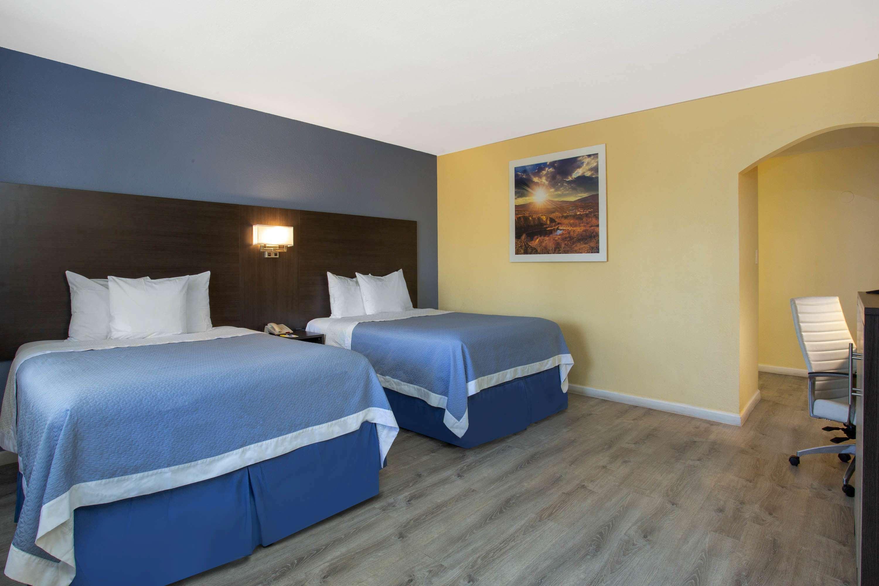 Days Inn By Wyndham Airport - Phoenix Extérieur photo