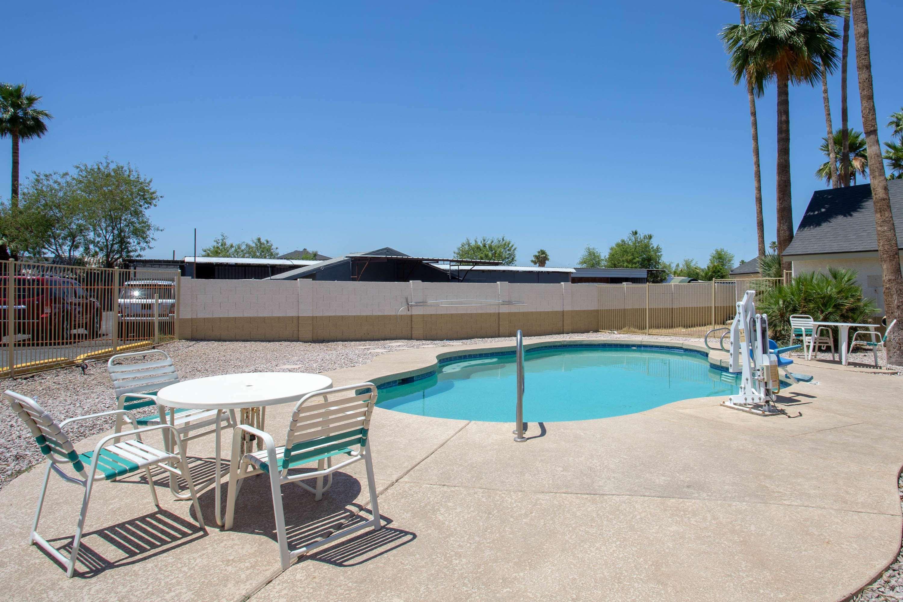 Days Inn By Wyndham Airport - Phoenix Extérieur photo