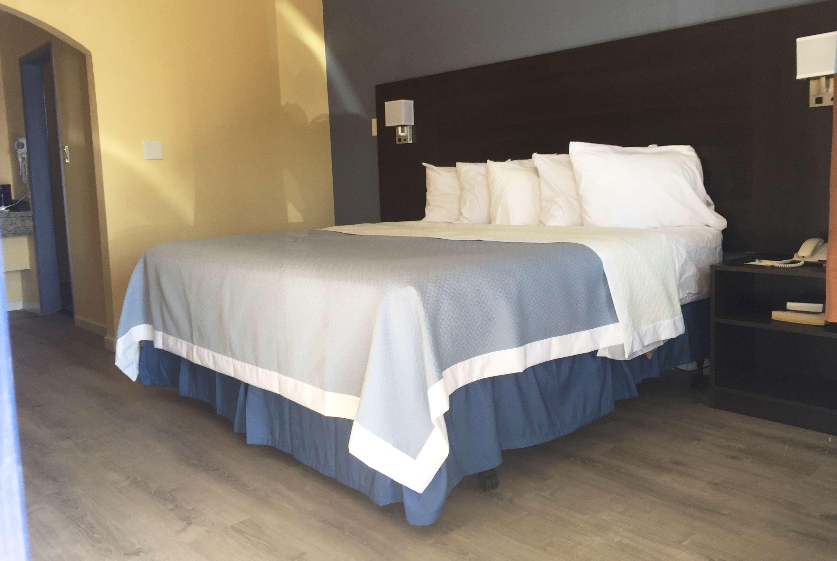 Days Inn By Wyndham Airport - Phoenix Extérieur photo