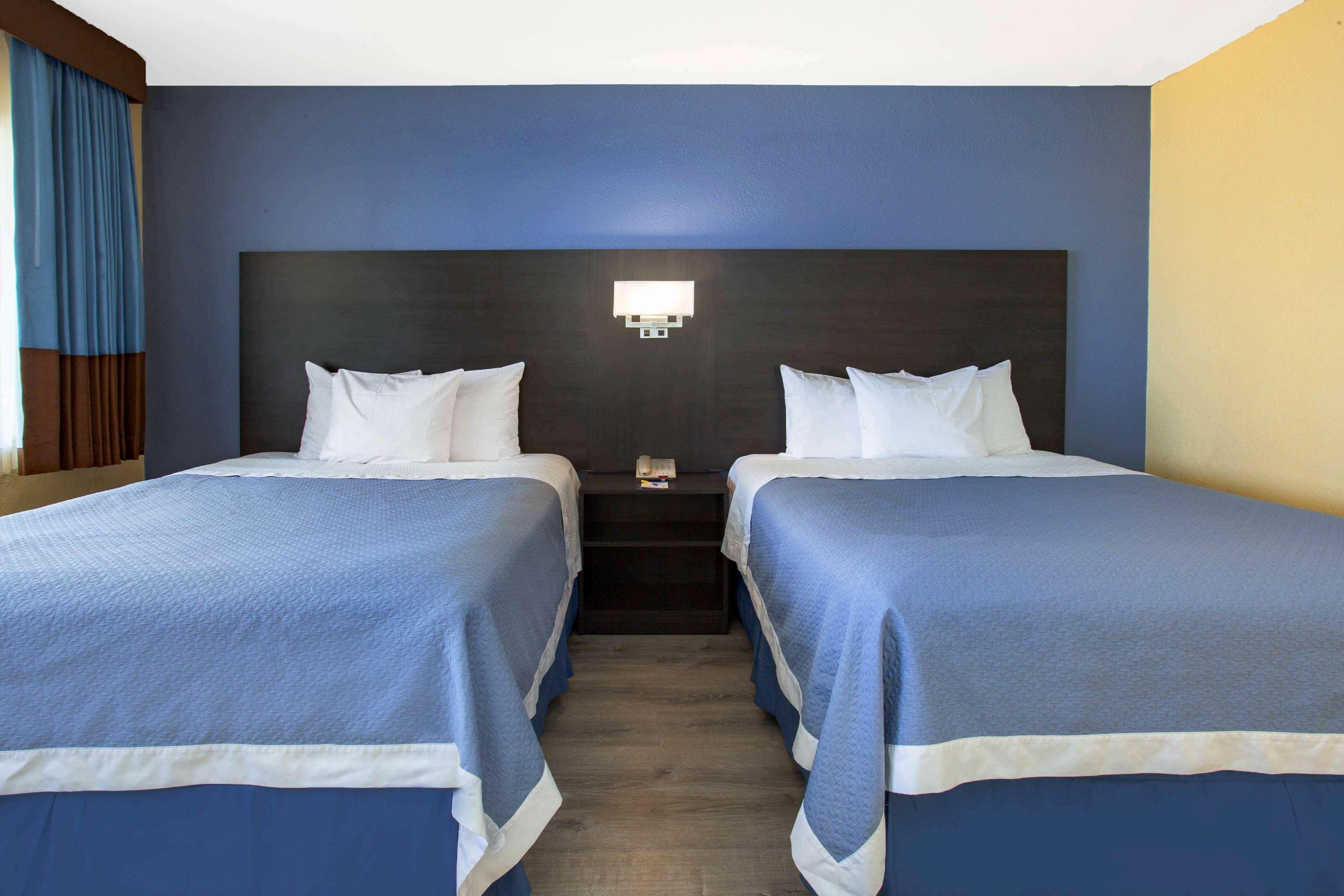 Days Inn By Wyndham Airport - Phoenix Extérieur photo