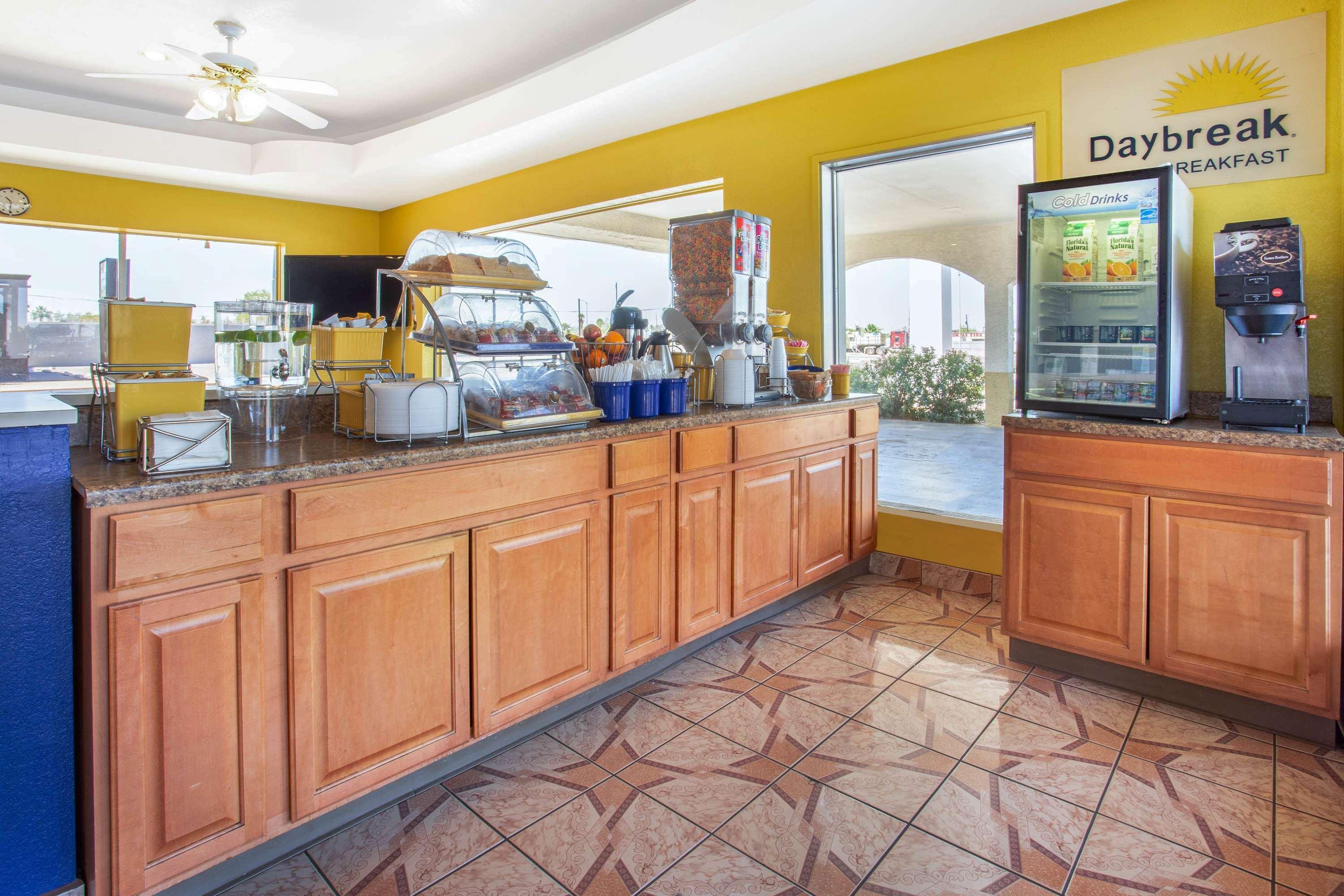 Days Inn By Wyndham Airport - Phoenix Extérieur photo
