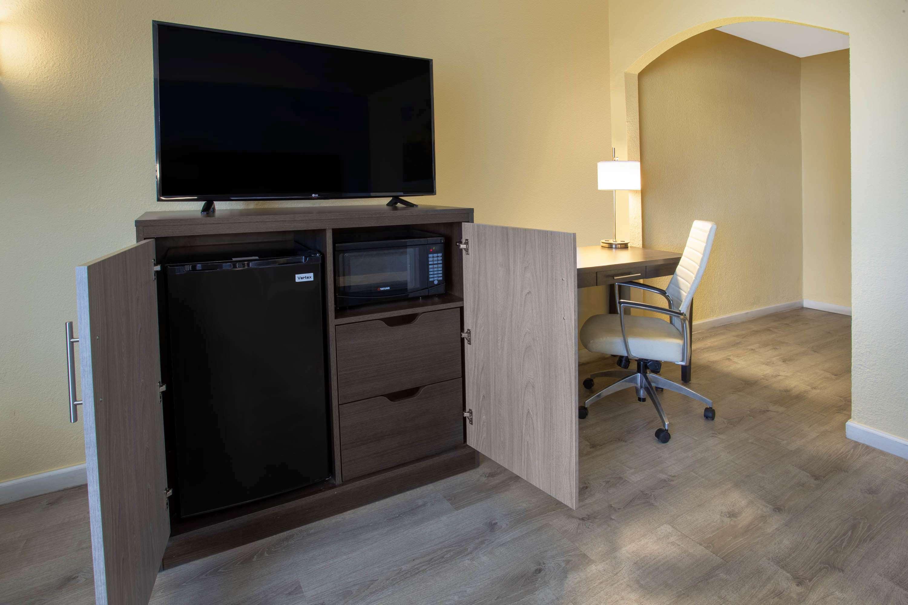 Days Inn By Wyndham Airport - Phoenix Extérieur photo