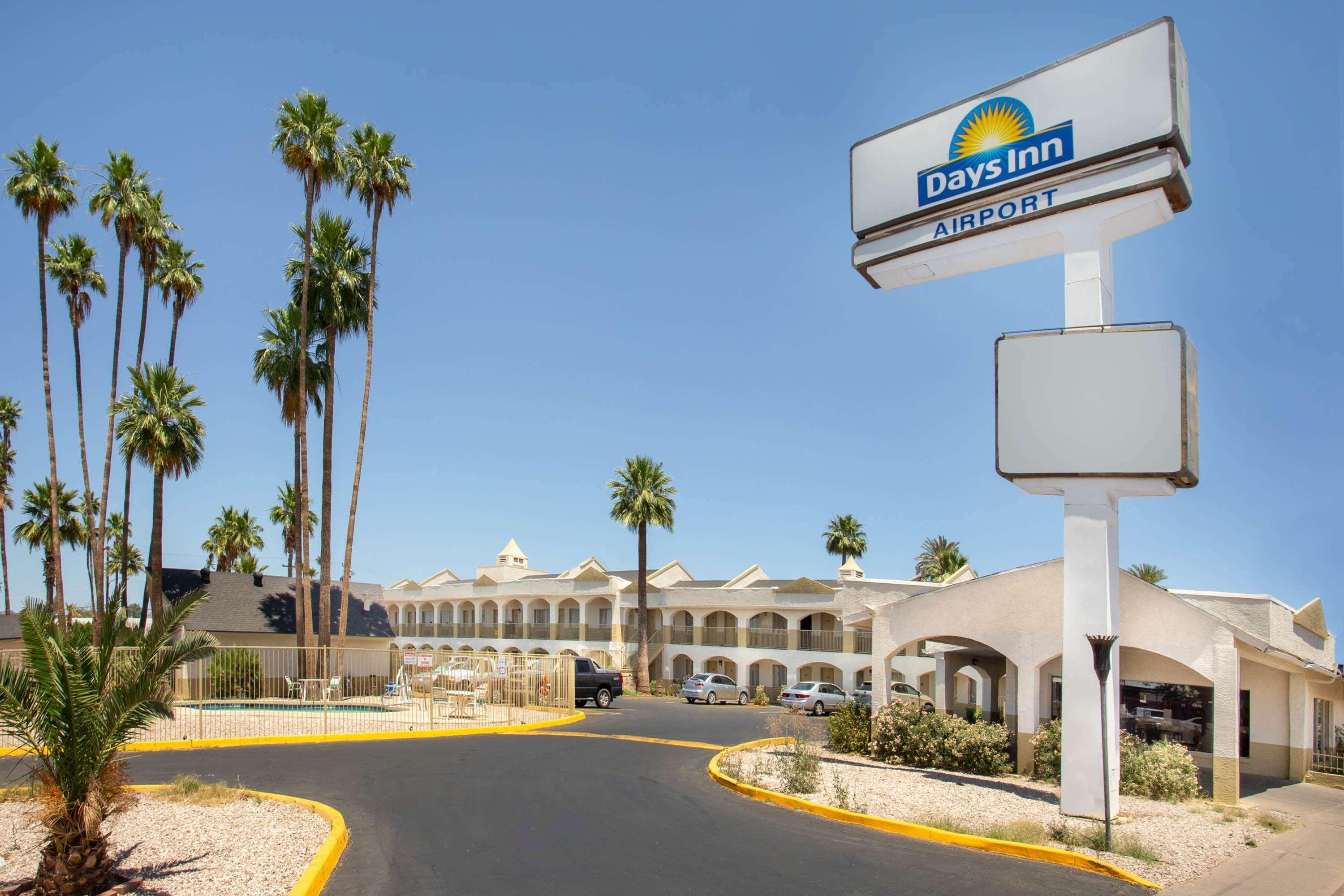 Days Inn By Wyndham Airport - Phoenix Extérieur photo