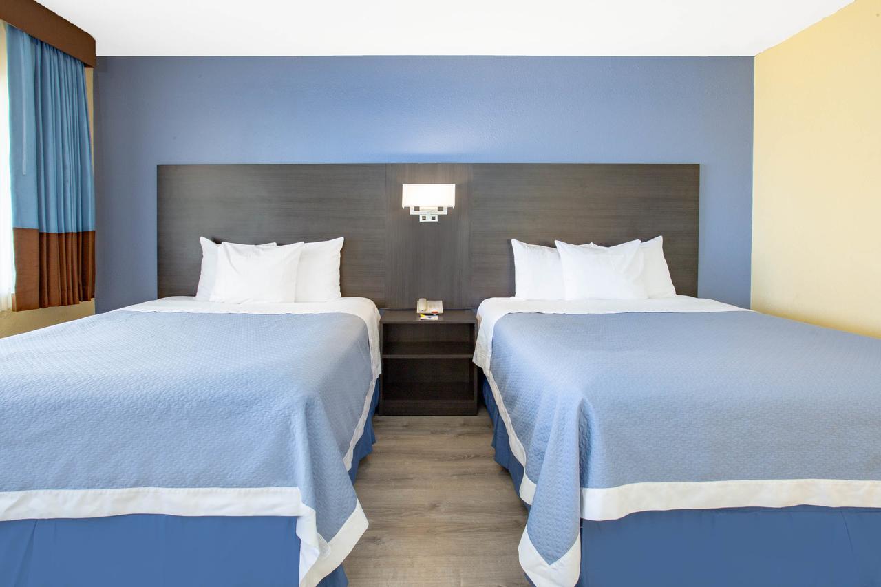 Days Inn By Wyndham Airport - Phoenix Extérieur photo