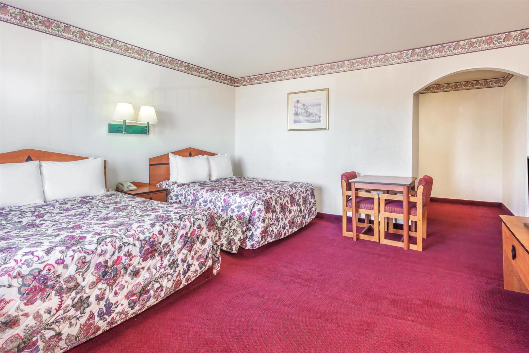 Days Inn By Wyndham Airport - Phoenix Extérieur photo